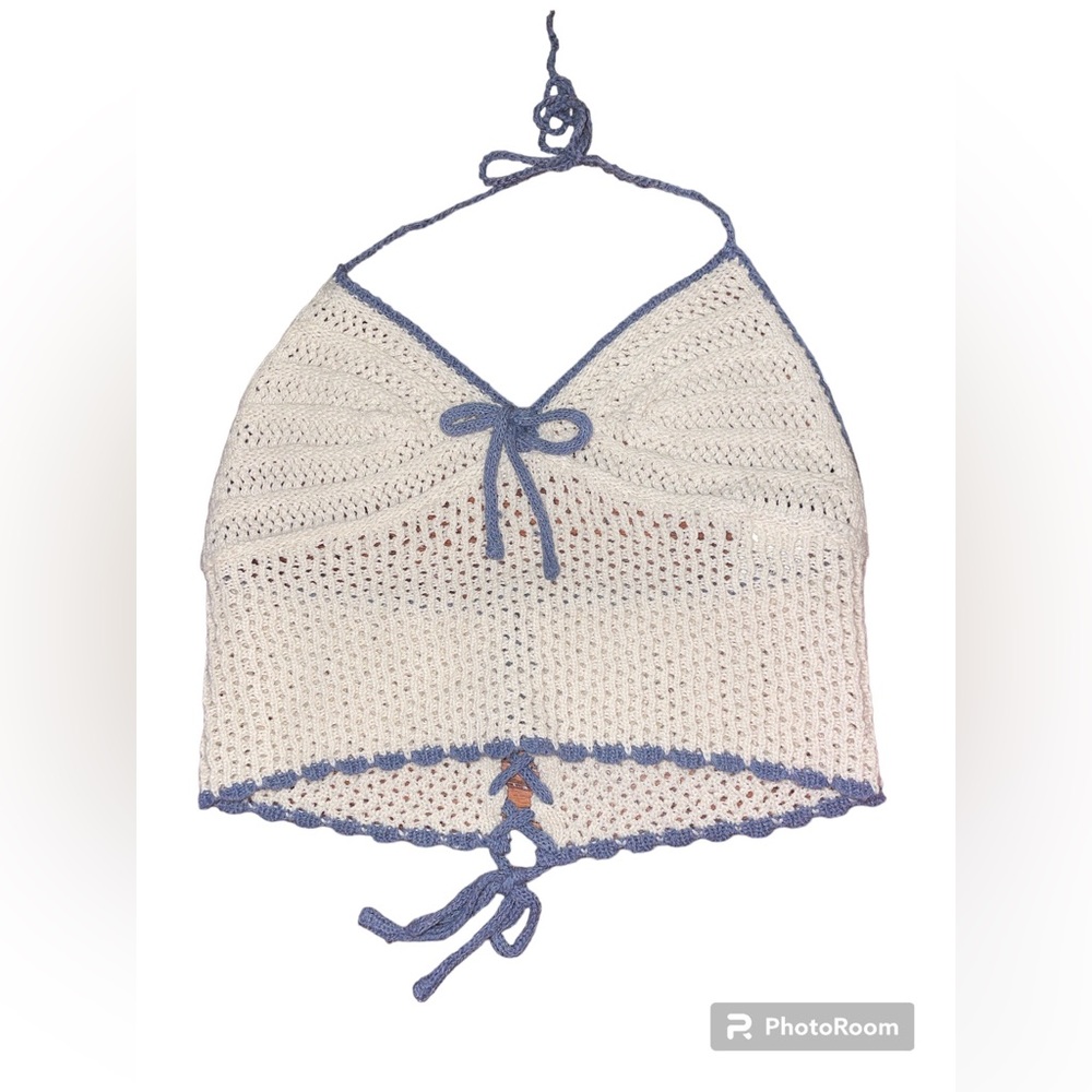 Crocheted back tie halter crop top 
White and blue
Size medium